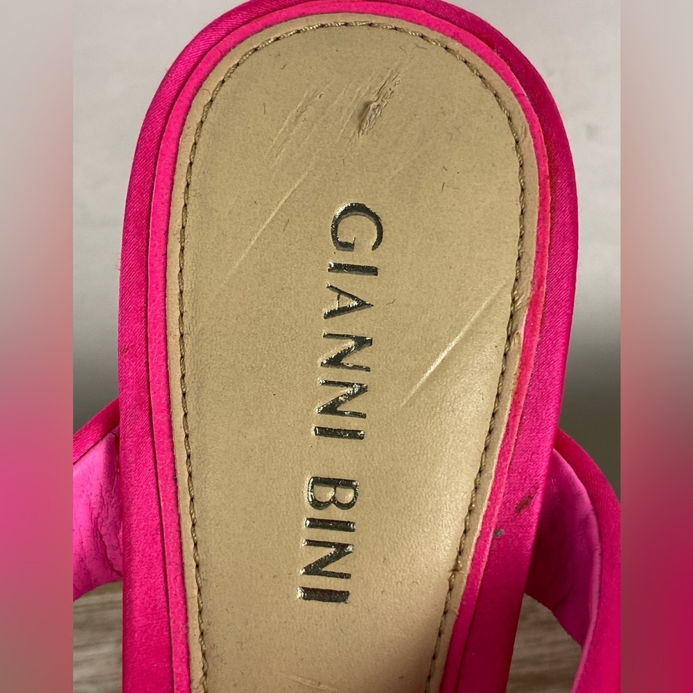 Gianni Bini Hot Pink Fuschia Satin jeweled heels with curvy heel size 7M Barbie - Picture 9 of 13